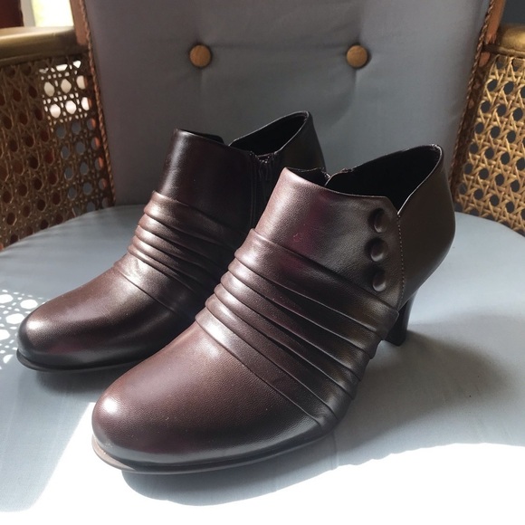 Nurture vyctoria brown leather ankle zip booties classy elegant office career - Picture 1 of 9